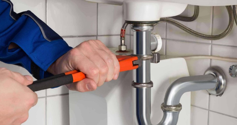 3 Ways a Plumber Diagnoses Pipe Problems