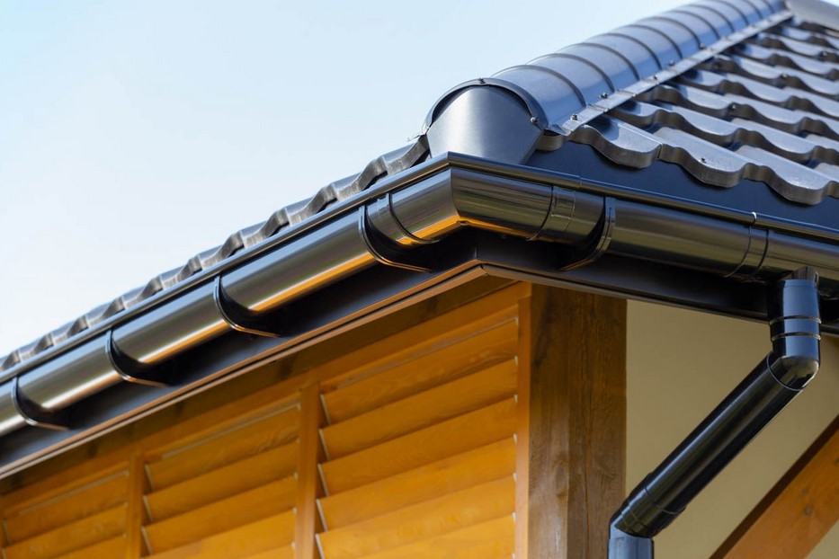 Gutter Replacement: Do It Yourself or Hire a Pro?